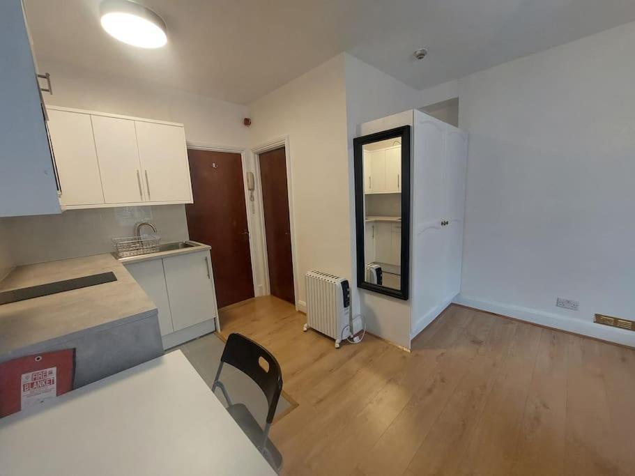 Newly Refurbished Studio London Eksteriør billede